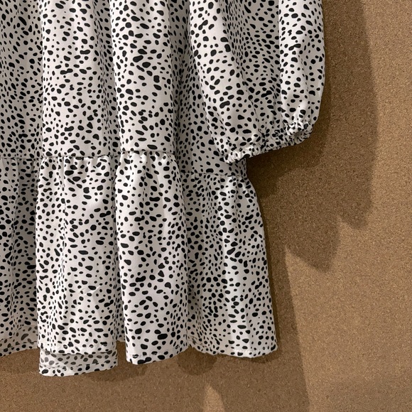 White Black-Speckled Print, Tiered Dress with Subtle Shoulder Puff - Picture 3 of 5